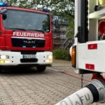 FW Moers: Brennender Traktor in Moers-Schwafheim