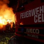 FW Celle: Scheunenbrand in Hustedt – Asbest und schwierige Wasserversorgung erschweren Löschmaßnahmen