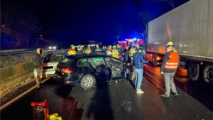 FW-E: Schwerer Verkehrsunfall auf der BAB 40 – viele Fahrzeuge beteiligt