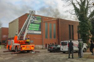 FW-E: Feuer in Sportanlage – Feuerwehr setzt Drohne zur Erkundung ein