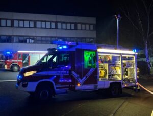 FW Bad Honnef: Brandmeldenlage alarmiert Feuerwehr – Kleinbrand in Keller schnell gelöscht