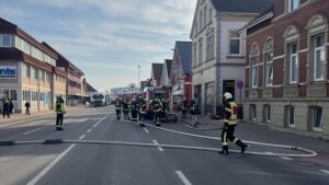 FW-AUR: Dachstuhlbrand im Stadtzentrum