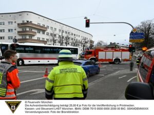 FW-M: Schwerer Verkehrsunfall zwischen Straßenbahn und Bus (Neuhausen-Nymphenburg)