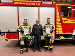 FW Hünxe: Jugendfeuerwehrleitung im Amt bestätigt – Jugendliche trainieren im Hindernisparcours