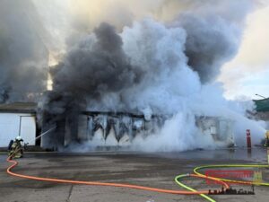 FW-RE: Brand in Heizkraftwerk am Freitagmorgen – keine Verletzten – massive Rauchsäule über Recklinghausen