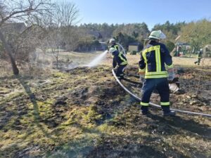 FW Südheide: Unerlaubtes verbrennen von Müll löst Flächenbrand in Unterlüß aus