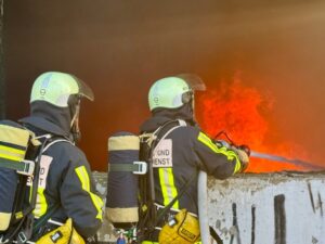 FW-BO: Feuer in einem leerstehenden Industriegebäude in Westenfeld